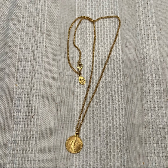 Ben-Amun Gold Necklace with Elegant Pendant - Picture 3 of 11